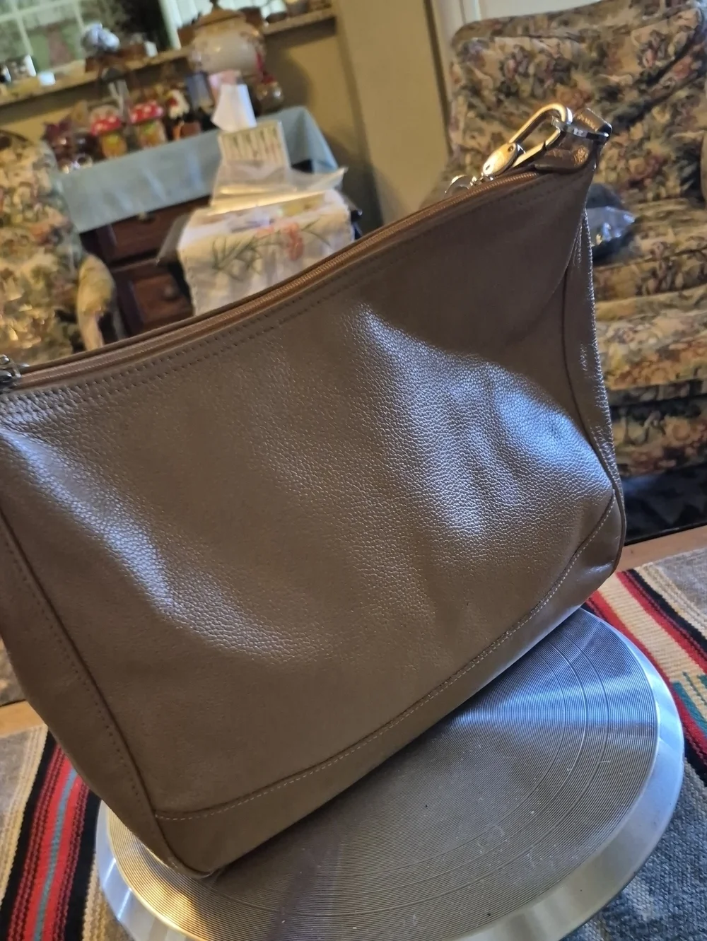Longchamp Vintage Luxury pebbled& Smooth Leather. InteriorCode.#518042 BKQ.